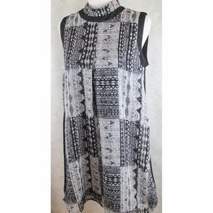 BCBGeneration Patterned Black And White Tunic Top